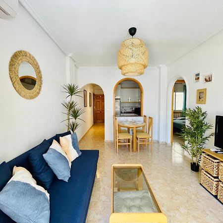 El Papagayo Apartment 2 Mins Walking To The Beach Torrevieja Exterior foto