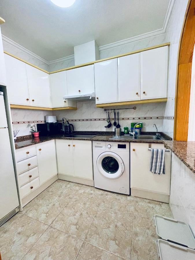 El Papagayo Apartment 2 Mins Walking To The Beach Torrevieja Exterior foto