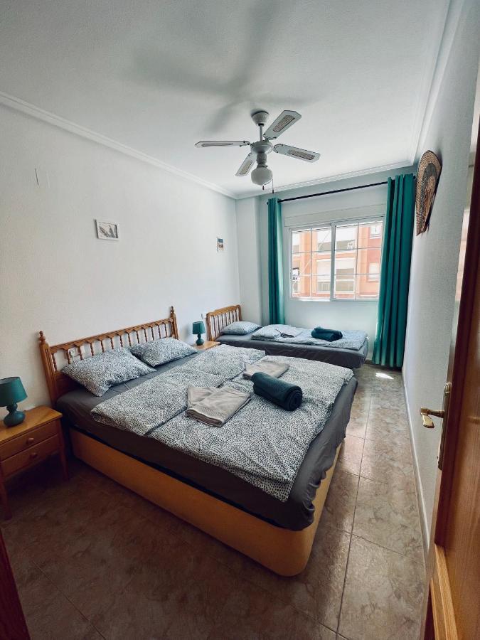 El Papagayo Apartment 2 Mins Walking To The Beach Torrevieja Exterior foto